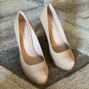 Pour La Victoire Pumps NWT
